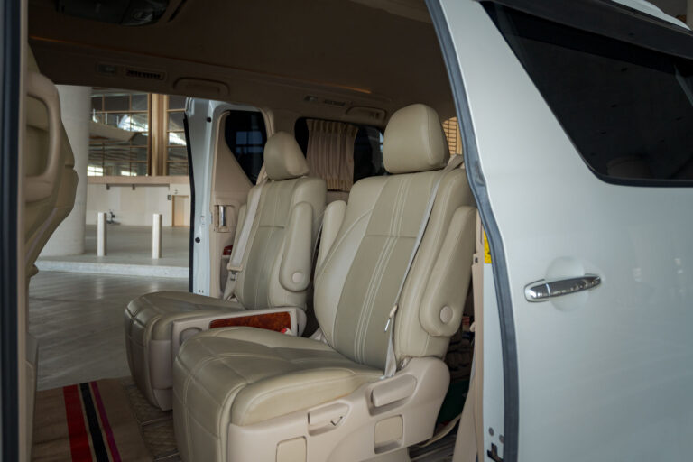 Toyota Alphard interior
