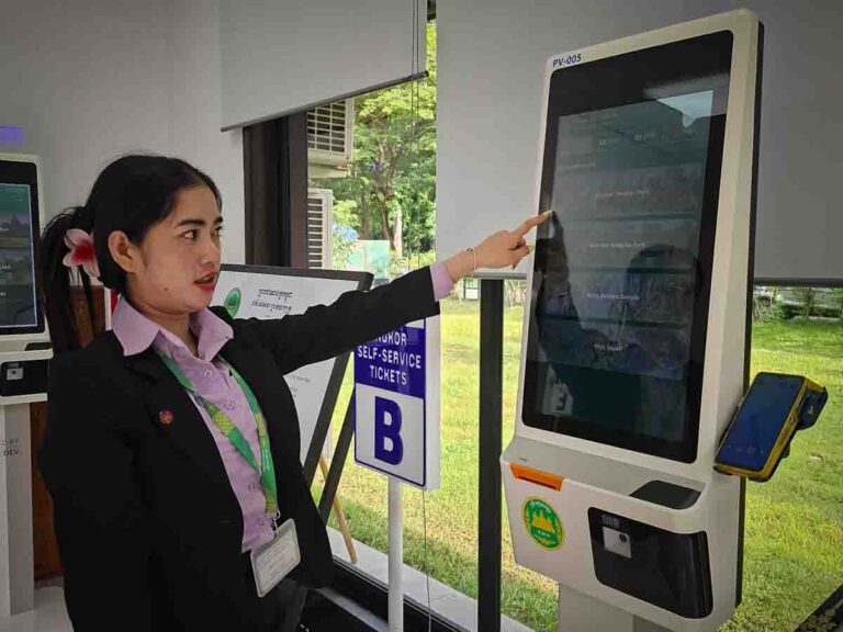 Angkor Parvis staff demonstrating the ticket machine.